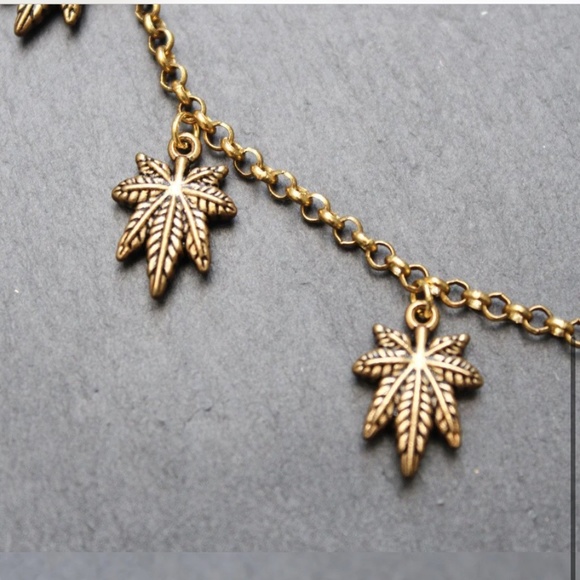 NWOT Blunted Objects Gold flicker weed leaf cannabis charm necklace - Picture 3 of 6